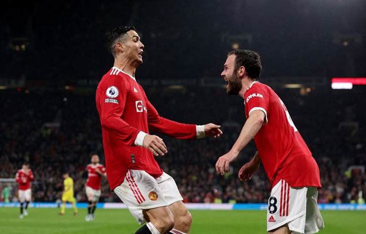 Ronaldo và Mata ăn mừng hụt khi bàn thắng không được công nhận