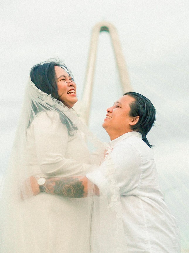 "Gét gô" chụp ảnh cưới ở cầu Thủ Thiêm 2, cặp đôi Sài Gòn khiến netizen thích thú - 4