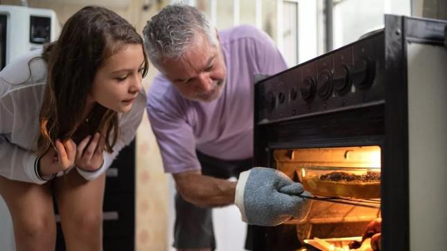 Why is it so fast to cook food in the microwave, but not as safe as the oven?  - first