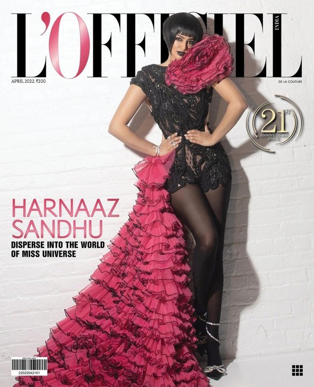 Bên cạnh các hoạt động của một đương kim Miss Universe, đây là lần đầu tiên Hoa hậu Harnaaz Sandhu xuất hiện trên bìa tạp chí. Trong tháng 4 này, cô có mặt trên 2 tạp chí của Ấn Độ, đó là bìa của tạp chí danh tiếng L'OFFICIEL và bìa của FEMINA, một tạp chí nội địa dành cho phụ nữ lâu đời nhất của Ấn Độ.