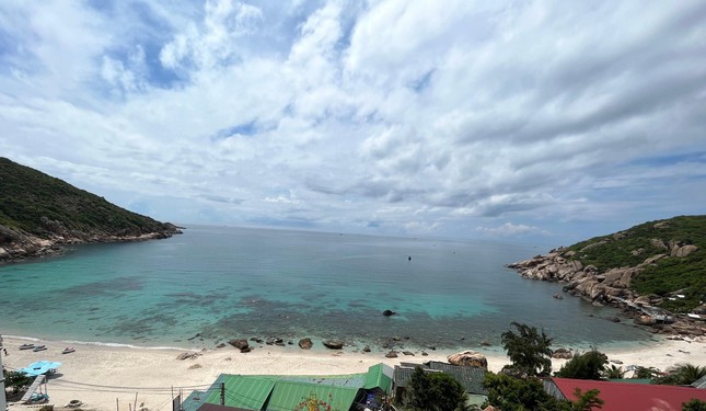 Beautiful and poetic Binh Ba Island on Cam Ranh Bay - 1