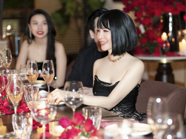 Đời sống Showbiz - "Nữ hoàng ảnh lịch" Thanh Mai trẻ trung nổi bật giữa dàn sao Việt