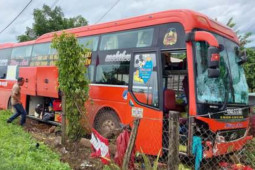 Tin tức trong ngày - Vụ xe khách lấn làn, vượt ẩu gây tai nạn liên hoàn: Nạn nhân thứ 3 nguy kịch