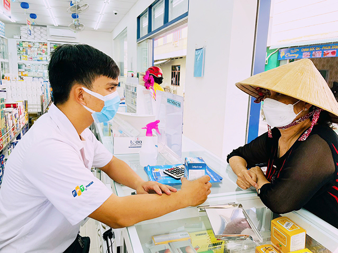 FPT Long Châu tiếp tục triển khai nhiều chương trình ưu đãi hấp dẫn trong suốt tháng 5, đảm bảo vì quyền lợi người dùng: Thuốc tốt - Giá tốt - Đủ thuốc - Giao hàng tận nơi.