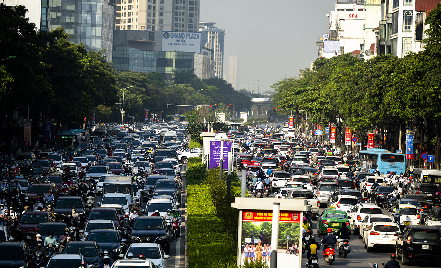 Hà Nội, TP.HCM lại tắc đường kinh hoàng sau nghỉ lễ, người dân chật vật tới nơi làm việc - 14