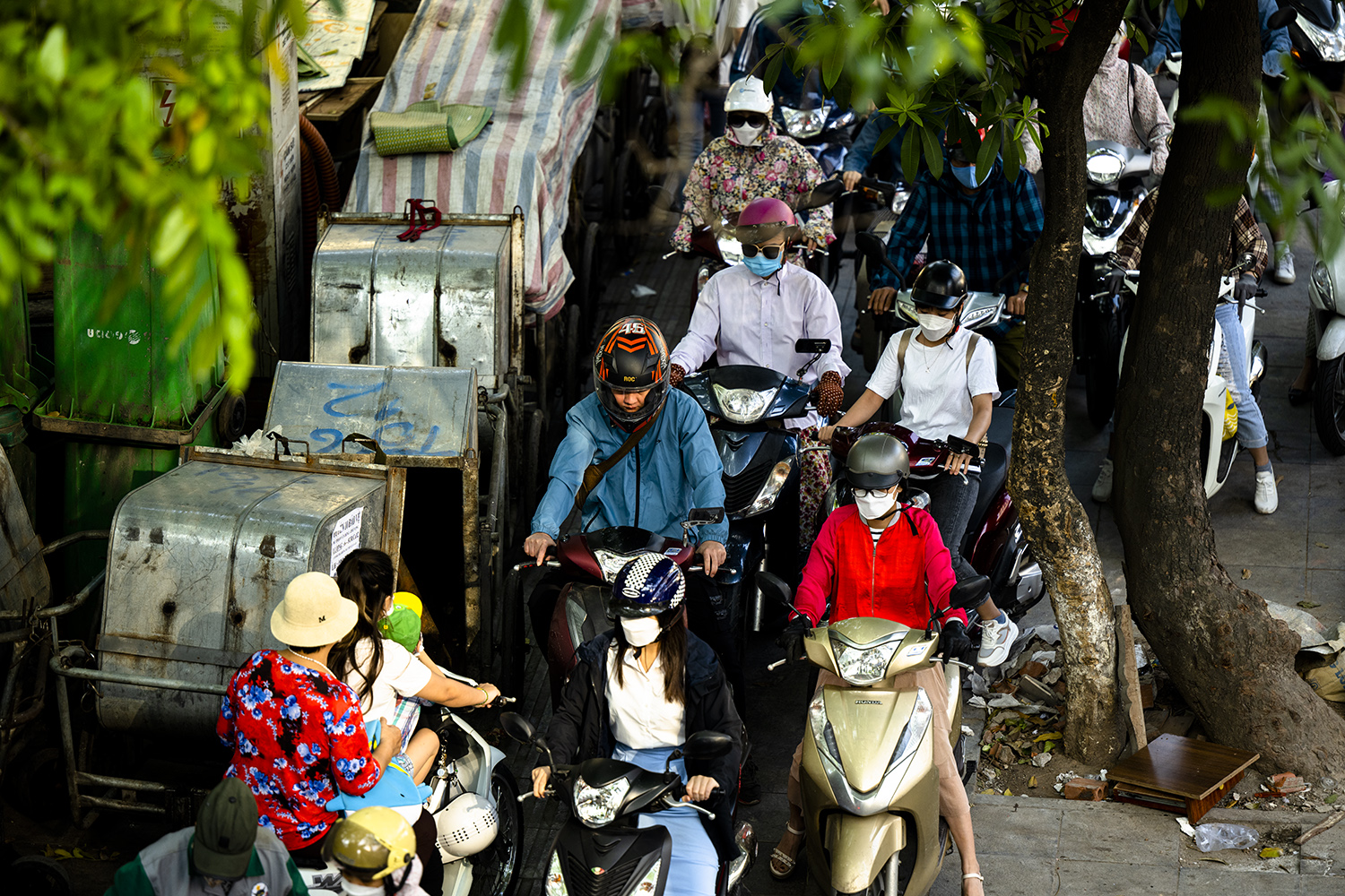 Hà Nội, TP.HCM lại tắc đường kinh hoàng sau nghỉ lễ, người dân chật vật tới nơi làm việc - 8