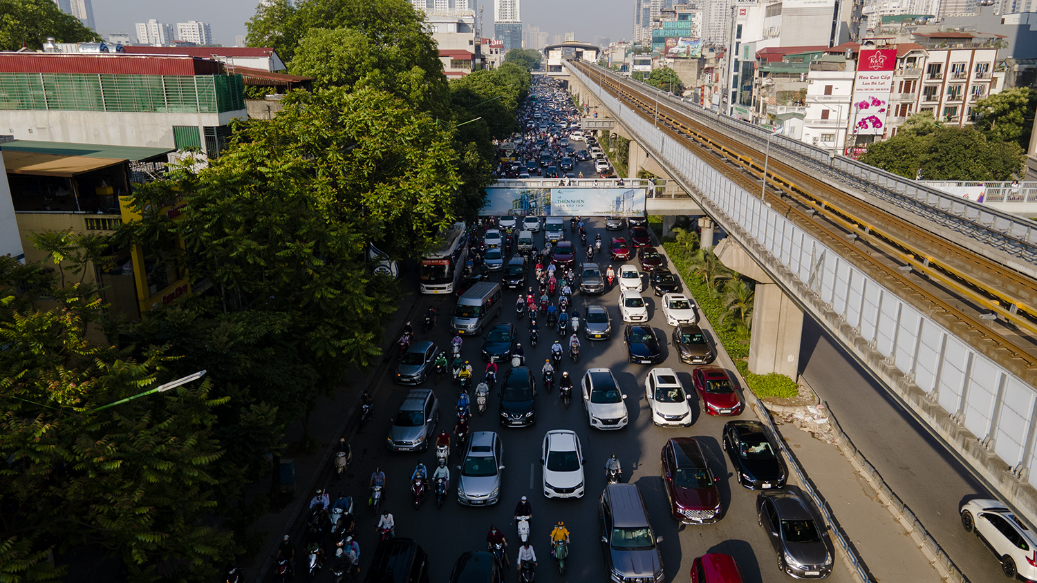 Hà Nội, TP.HCM lại tắc đường kinh hoàng sau nghỉ lễ, người dân chật vật tới nơi làm việc - 9