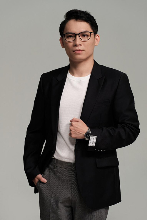 Trong sự nghiệp “trồng người”, anh Khiêm Nguyễn đã làm bạn với nhiều “nạn nhân” của khoảng cách thế hệ.