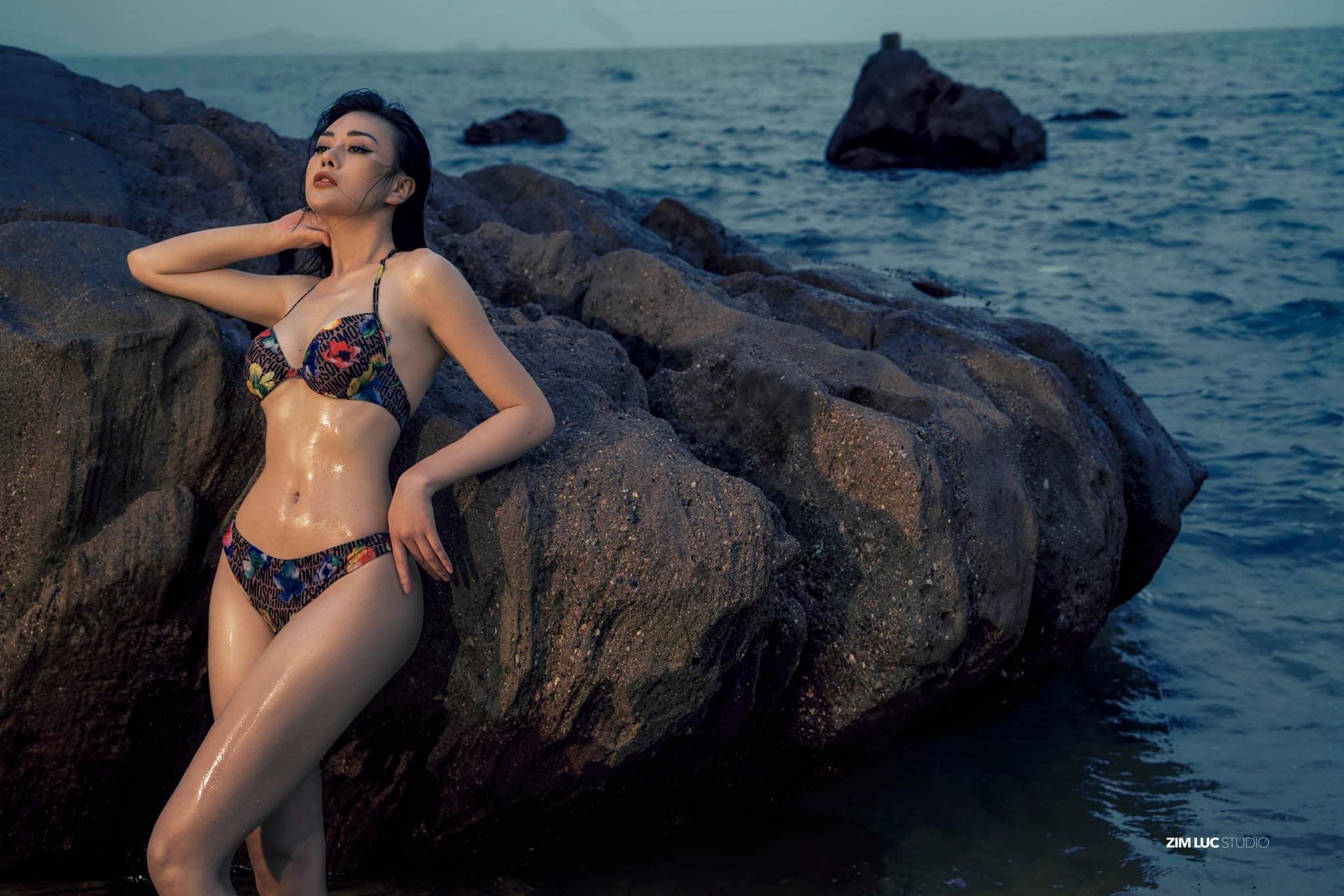 "Quynh Doll"  wearing a swimsuit is "addictive"  because the body is so beautiful - 1