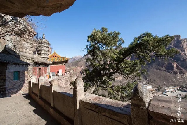 Thót tim trước ngôi chùa cổ cheo leo giữa hai vách đá từng xuất hiện trong bộ phim Ngoạ Hổ Tàng Long - 4