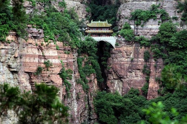 Heart-stopping in front of the ancient pagoda between two cliffs that appeared in the movie Crouching Tiger, Hidden Dragon - 1