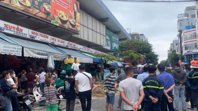 Hiện trường vụ phát hiện thi thể dưới cống nước cạnh chợ Hàn ở Đà Nẵng.