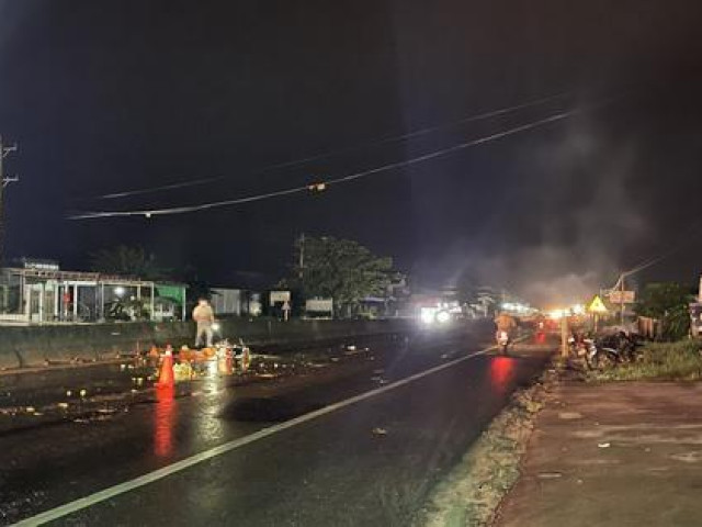 Tin tức trong ngày - Xe tải trôi từ nhà kho ra Quốc lộ 1, tông xe máy khiến một người tử vong