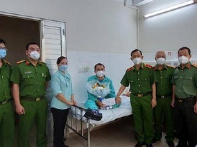 Pháp luật - Bị đạp đổ xe máy gãy chân, trinh sát hình sự vẫn nỗ lực quật ngã kẻ truy nã