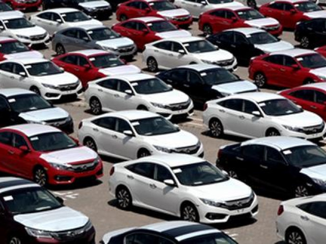 Thị trường - Tiêu dùng - Ô tô, xe máy "rủ nhau" tăng giá