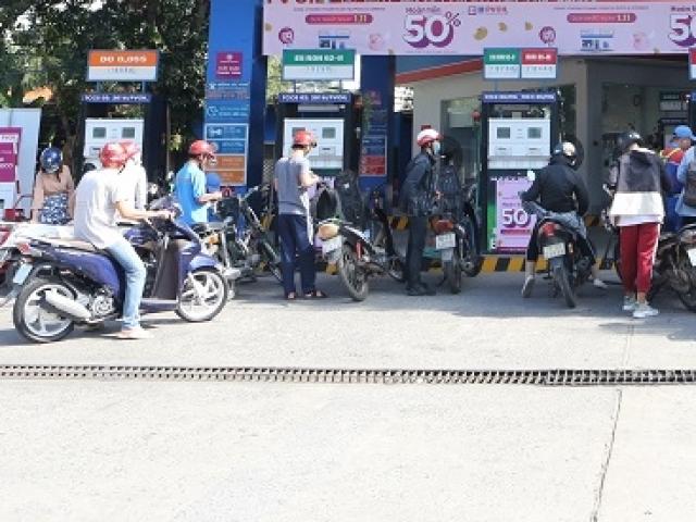 Thị trường - Tiêu dùng - Giá xăng dầu hôm nay 5/5: Tiếp tục tăng, đứng ở mức cao