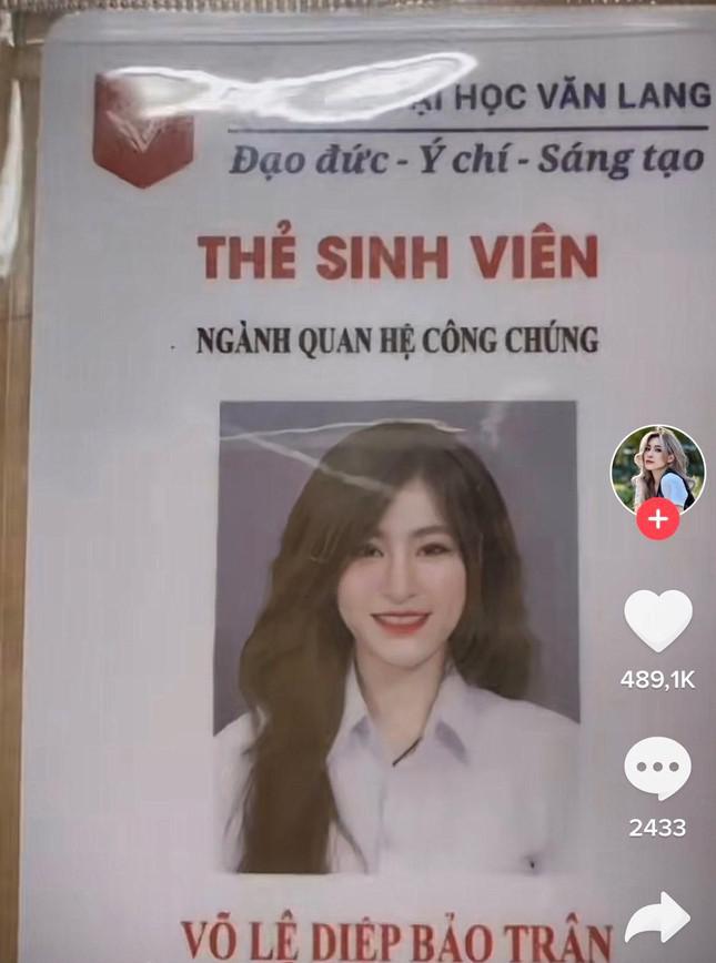 The female student of Van Lang University is suddenly famous because her card photo is so pretty - 1