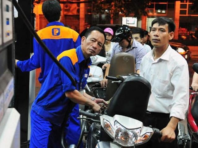 Thị trường - Tiêu dùng - Giá xăng tại Việt Nam vừa tăng từ chiều 4/5: Từ đầu năm tới nay, xăng tăng mấy lần?