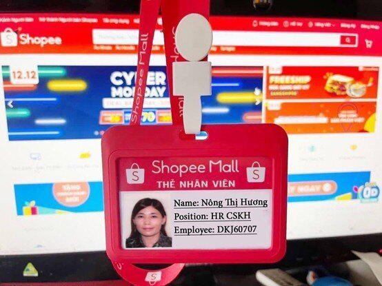 Thẻ nhân viên giả