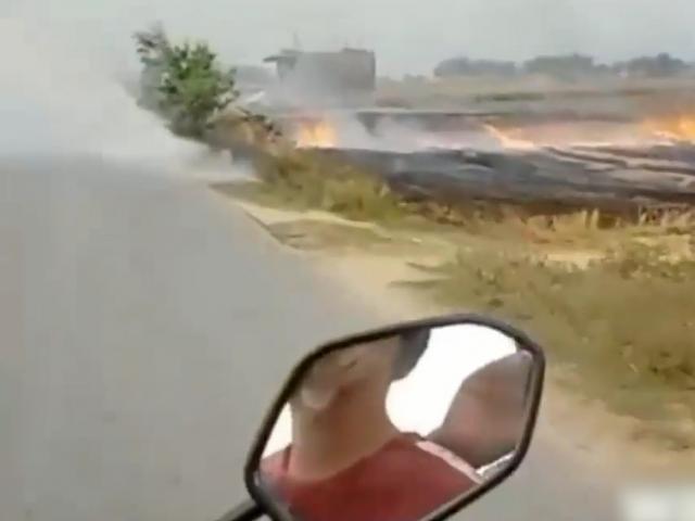 Xe máy - Xe đạp - Clip: Xe máy vượt ải đường khói và cái kết đối đầu "Ngưu ma vương"