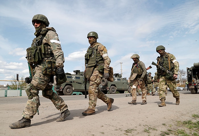 Quân đội Nga ở Donbass (ảnh: CNN)