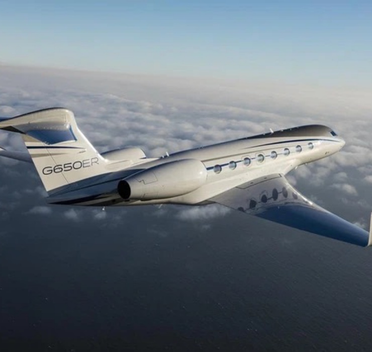 Không chỉ có mức giá trên trời, chi phí vận hành phi cơ này thường lên đến hàng triệu USD. Một giờ bay của G650ER có giá trung bình là 3.662 USD (khoảng 88 triệu đồng).
