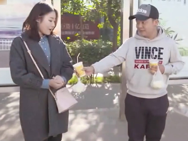 Clip hài hước - Thanh niên trúng "tiếng sét ái tình" với gái xinh ở bến xe buýt và cái kết