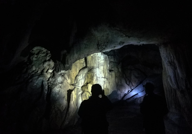 Explore the enchanting wild cave in the mountains of Quang Tri - 4