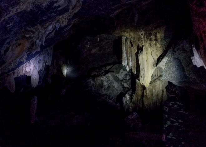 Explore the enchanting wild caves in the mountains and forests of Quang Tri - 9