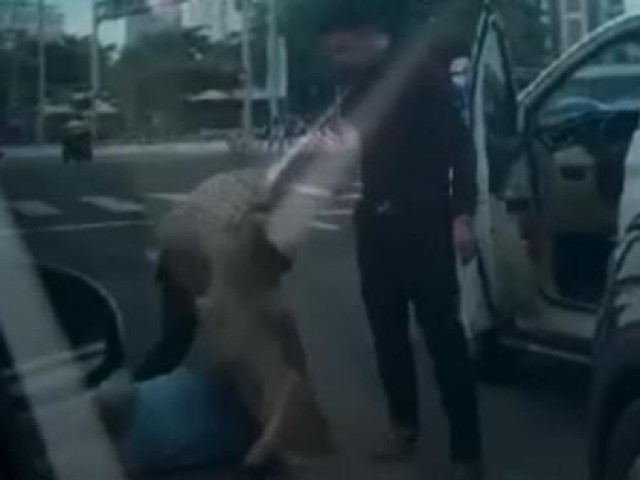 Pháp luật - Bắt khẩn cấp kẻ đánh tài xế Grab giữa đường khiến dư luận phẫn nộ