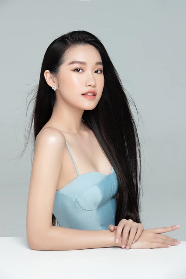 Cô gái sinh năm 2001 từng gây ấn tượng khi đạt danh hiệu Người đẹp tài năng và top 10 Hoa hậu Việt Nam 2020.&nbsp;
