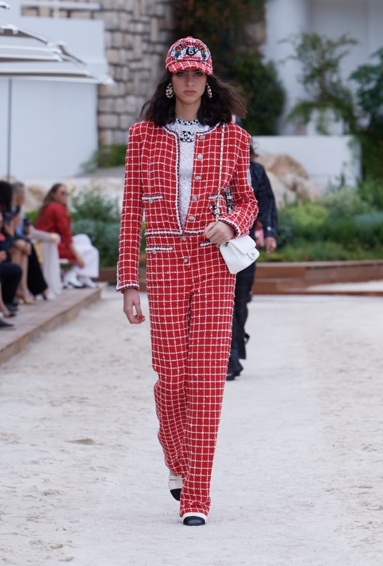 Chanel trình làng bộ sưu tập thời trang xuân  hè 2021