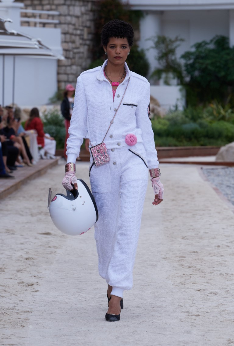 Luxury and sporty Chanel with the Cruise 2023 collection in the Kingdom of Monaco - 13