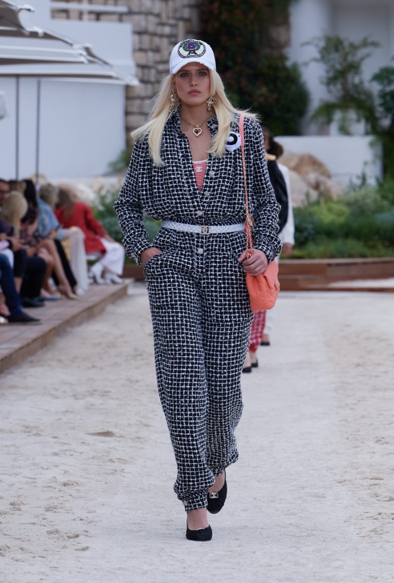 Luxury and sporty Chanel with the Cruise 2023 collection in the Kingdom of Monaco - 11