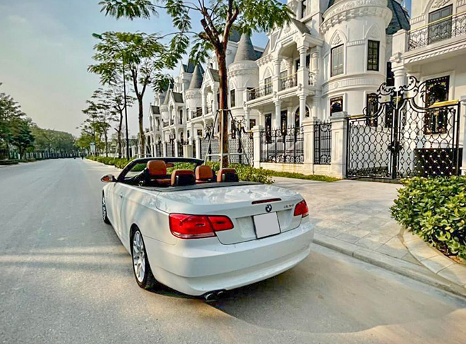 Running for 15 years, a BMW convertible is selling for the same price as a C-class sedan - 5