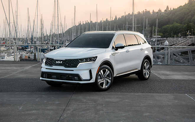 KIA Sorento in Vietnam changed its logo to a new one, increasing the price by 70 million VND for some versions - 1