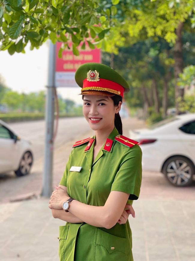 Mới đây, Anh Đào gây chú ý khi chia sẻ ảnh hóa thân thành nữ chiến sĩ Công an trong phim truyền hình Đấu trí của đạo diễn Nguyễn Danh Dũng.
