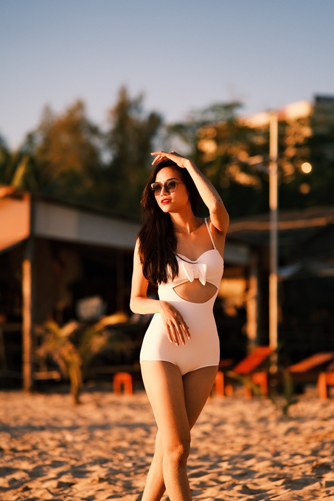 Thỉnh thoảng, người hâm mộ mới thấy nữ diễn viên quê Bắc Giang đăng ảnh diện bikini khoe đường cong quyến rũ.
