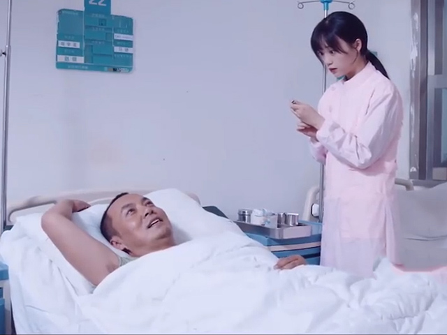 Clip hài hước - Cô y tá "tính nóng như kem" và anh chàng bệnh nhân số nhọ