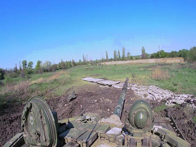 Thế giới - VIDEO: Cận cảnh xe tăng Nga nạp đạn, pháo kích vào mục tiêu Ukraine