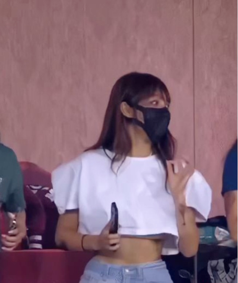 "Taiwan's Goddess of Support"  having a problem with the shirt " not a gangster"  when going to watch sports - 3