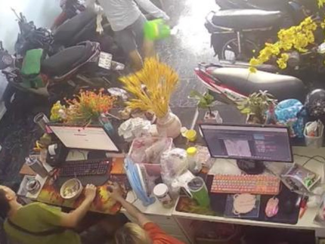 Pháp luật - Kẻ tưới xăng đốt tiệm game gây xôn xao TP Thủ Đức vừa lộ diện