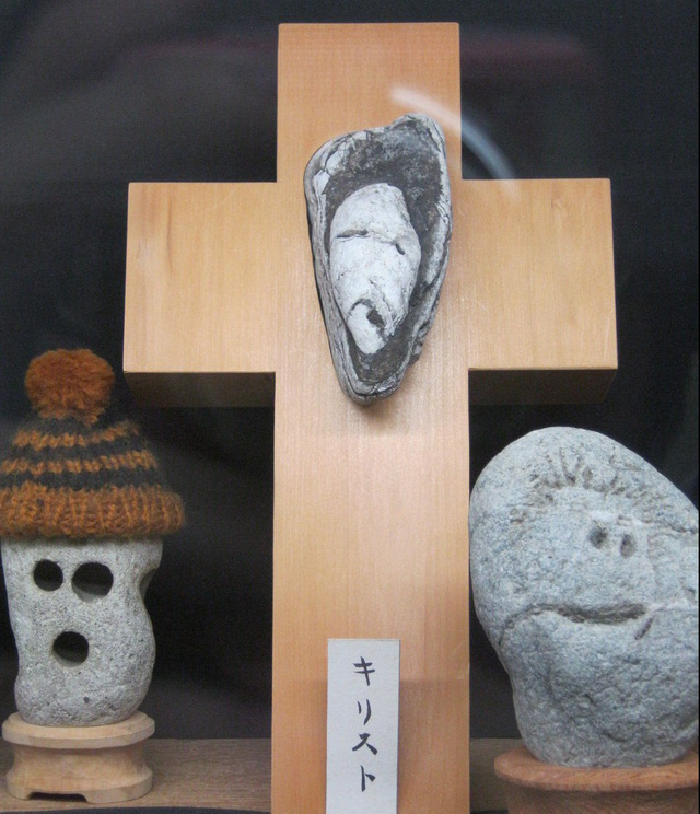 Inside the 'human face stone' museum  The world's strangest nature in Japan - 8