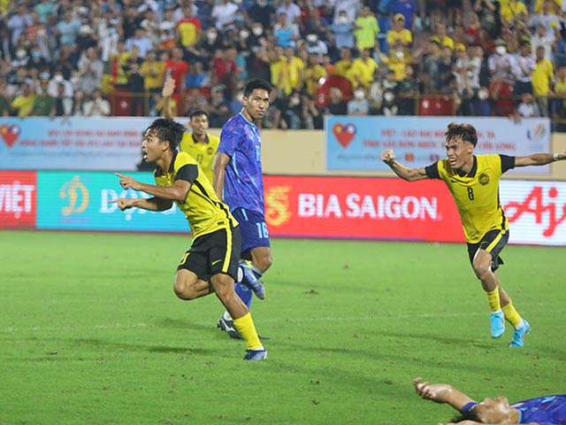 Cầu thủ U23 Malaysia khóc nức nở khi thắng nghẹt thở U23 Thái Lan