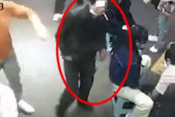 Phi thường - kỳ quặc - Bị kẻ say xỉn bám đuôi, cô gái hốt hoảng chạy vào quán ăn và cái kết bất ngờ