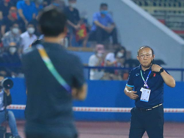 Bóng đá - U23 Việt Nam đại thắng U23 Indonesia, thầy Park có phản ứng "lạ"