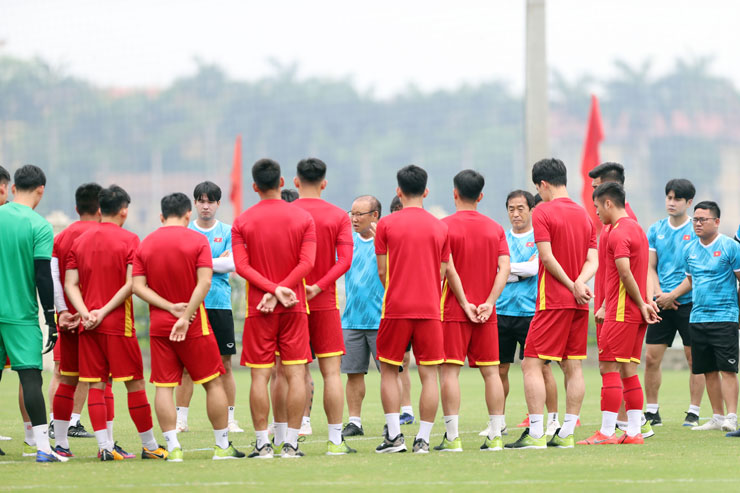 &nbsp;Ông Park cũng dành nhiều thời gian nói chuyện với các học trò về trận đấu với U23 Indonesia vừa qua lẫn cuộc đối đầu với U23 Philippines ngày 8/5.