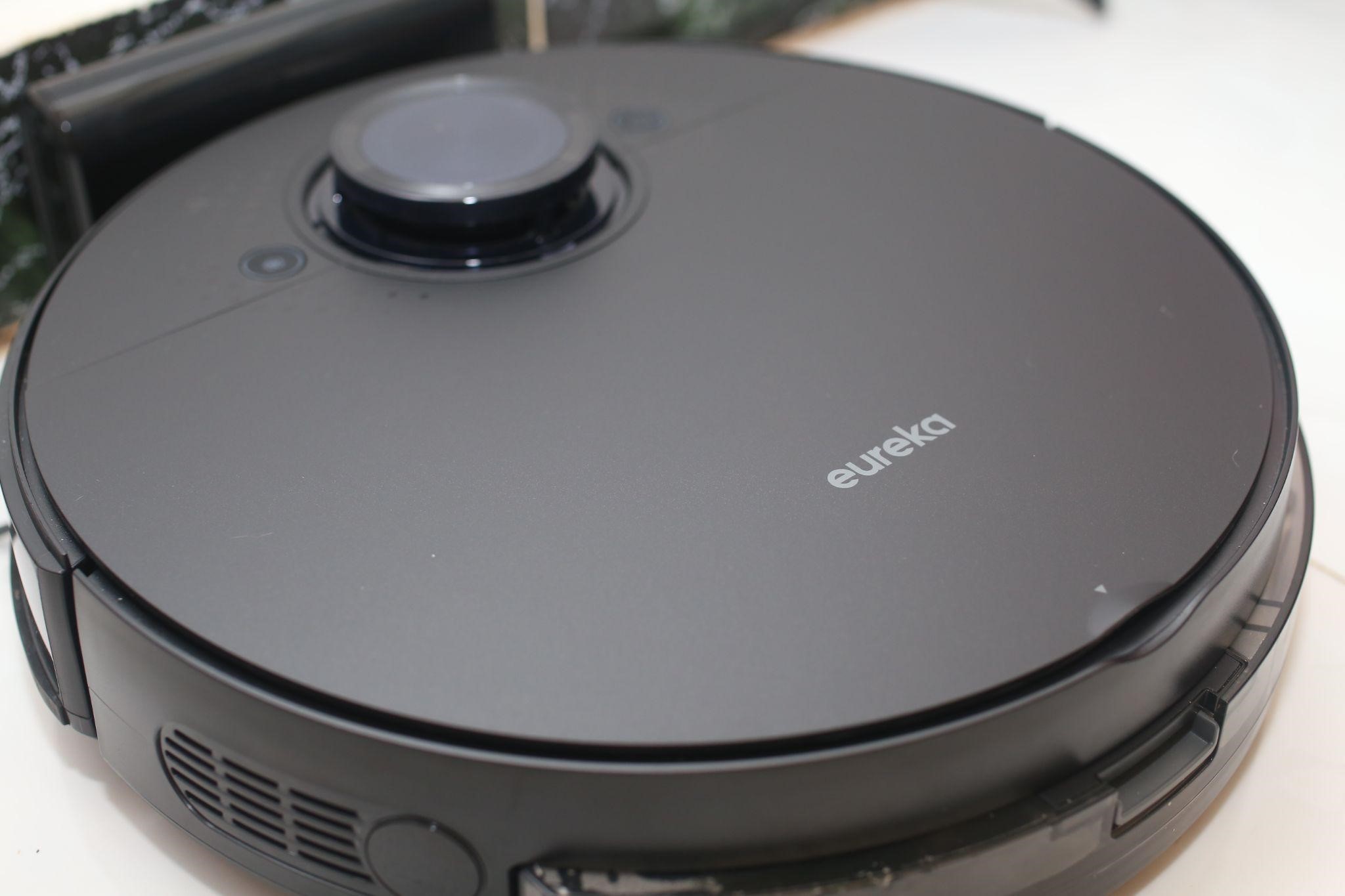 On hand robot vacuum cleaner Eureka NER 800: Too many things to try - 1