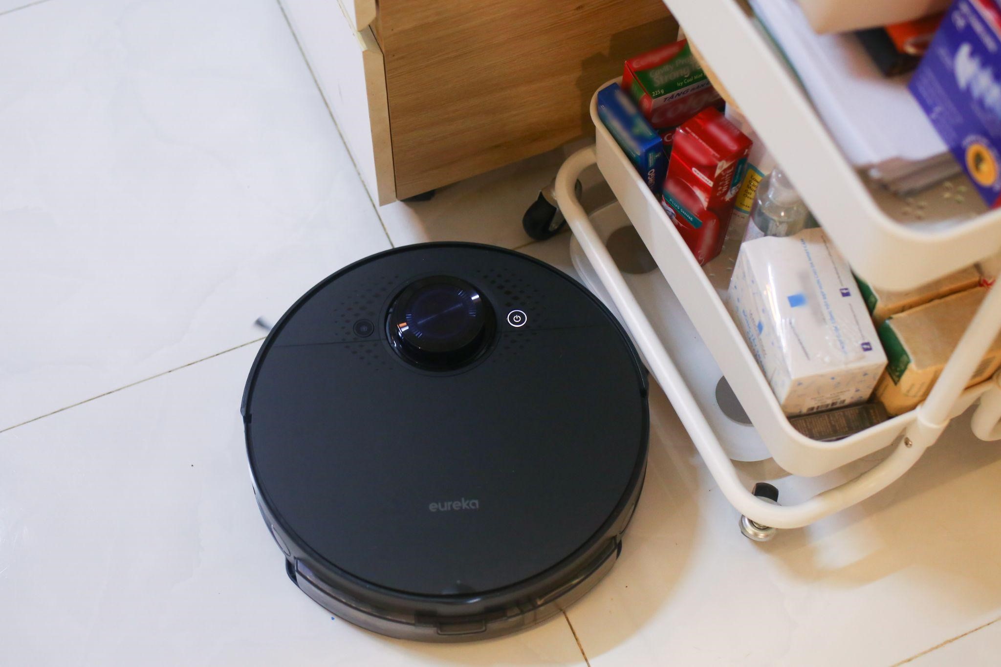 On hand robot vacuum cleaner Eureka NER 800: Too many things to try - 7