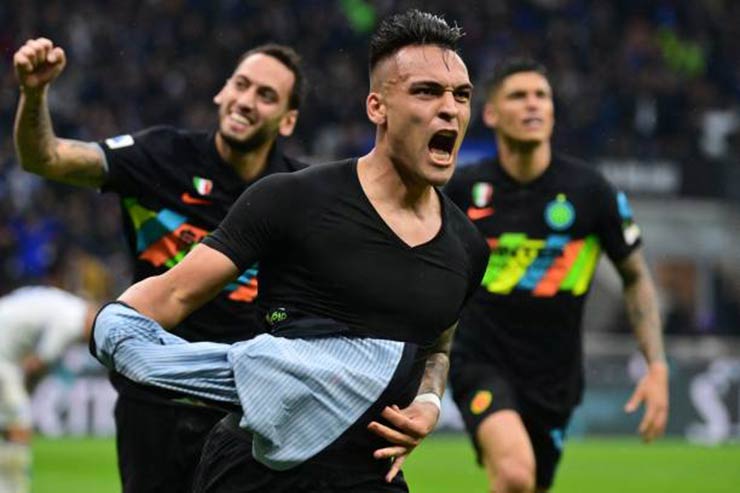 Lautaro Martinez ghi cú đúp để đưa Inter Milan ngược dòng